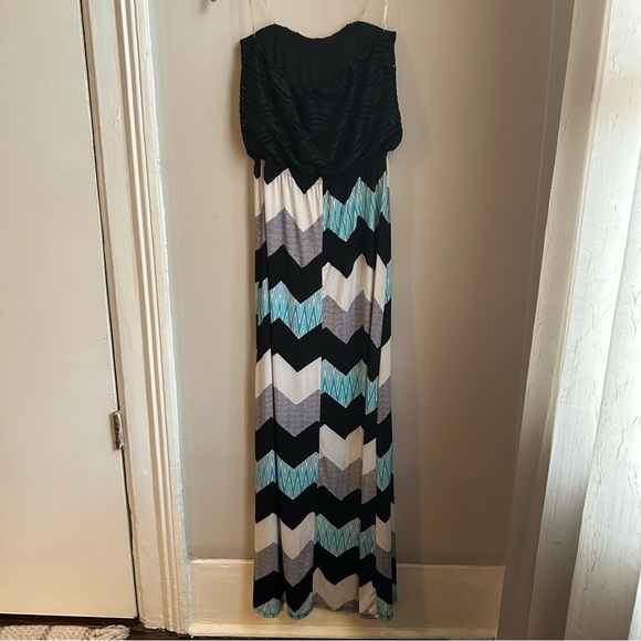 Trixxi Chevron Stretchy Maxi Dress - Picture 3 of 11
